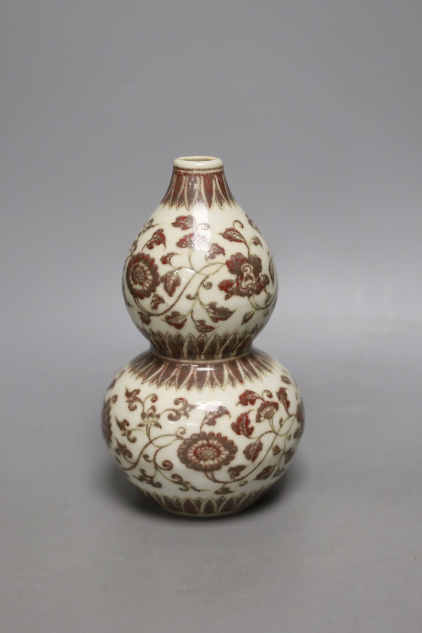 A Chinese underglaze copper red double gourd vase, 18cm high.